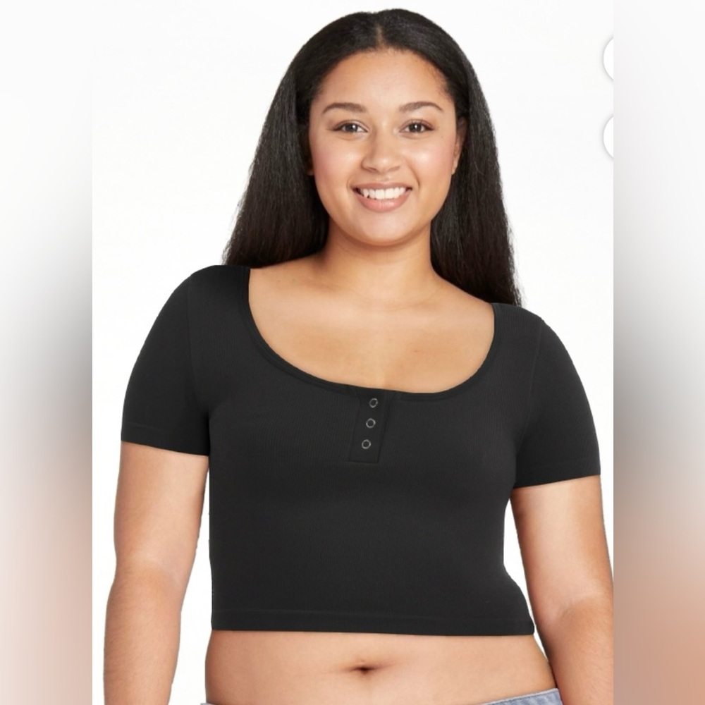 🔴 3/$12 No Boundaries Black Scoop Neck Crop Top! NWT! Size Large.‎